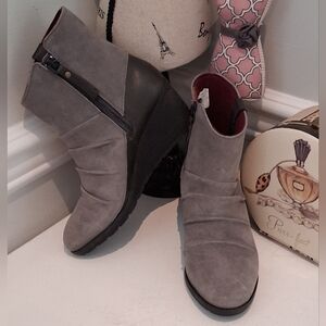 The North Face Suede Grey & Black Waterproof Ankle Boots Sz 5M Pre-Owned